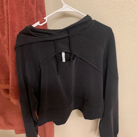 lululemon get centered crop hoodie